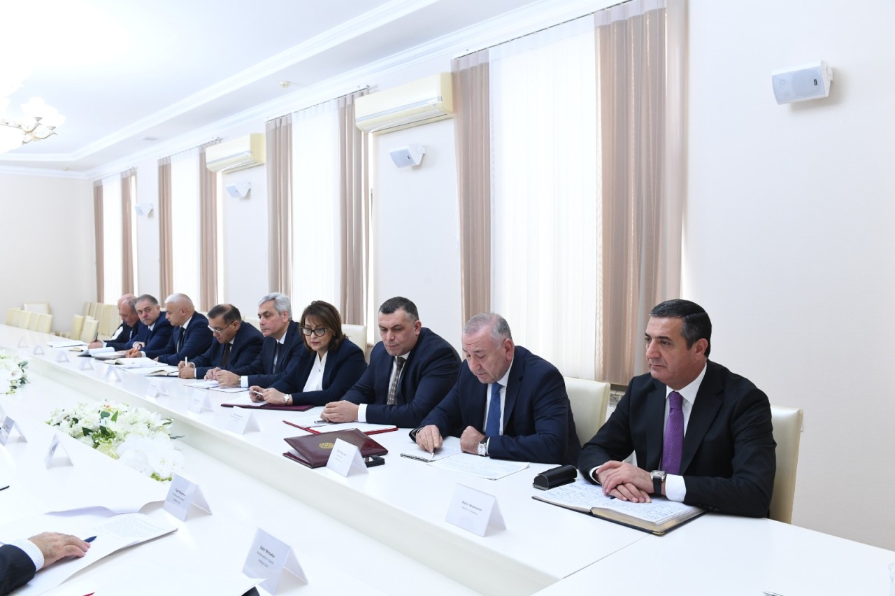 Rövşən Rzayev iclas keçirdi - Bəzi məsələlər müzakirə edildi (FOTOLAR)